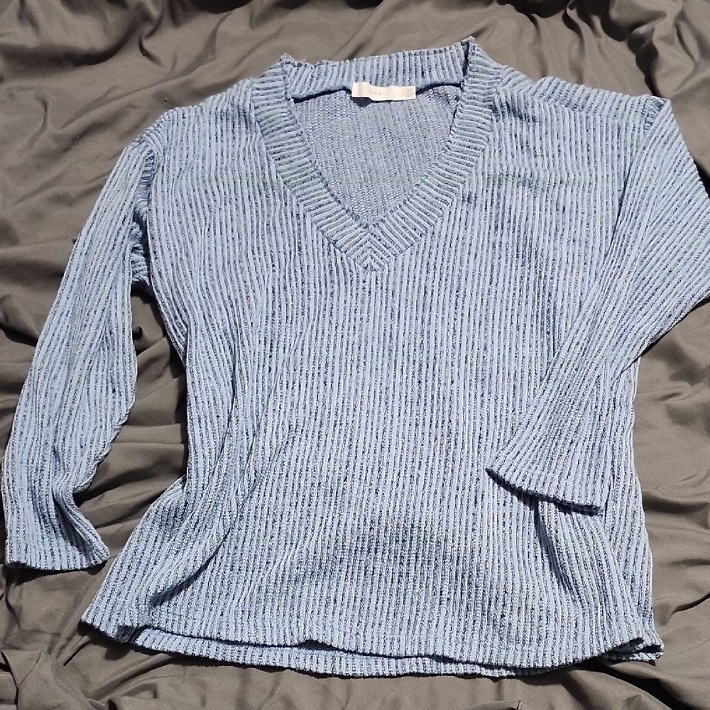 Lush Blue V-Neck Sweater with Ribbed Knit Texture